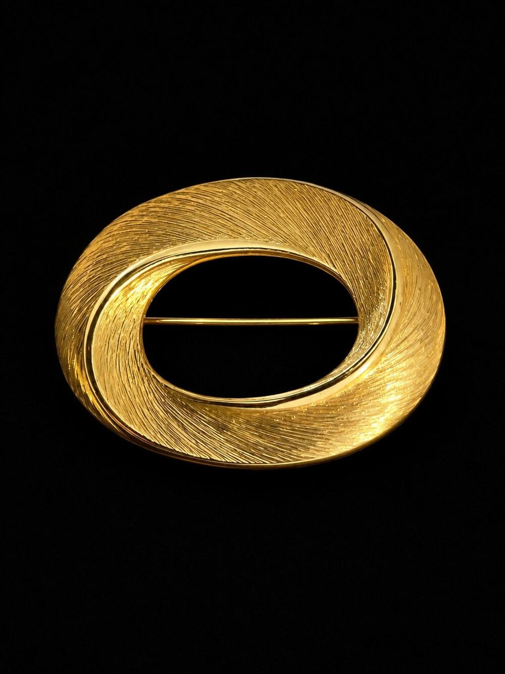 Vintage Napier Signed Textured Gold Tone Oval Brooch